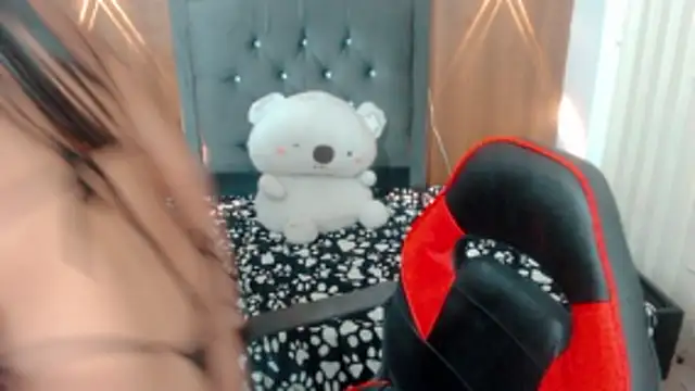 Snapshot of lyanamerry0 chatting on 10-17-25, 01:35 lyanamerry0 online show from 10-17-25, 01:35