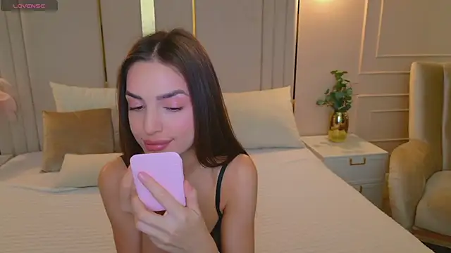 BellaHalles online show from 12-20-25, 06:05