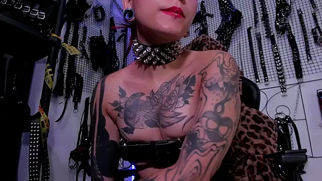 Snapshot of Agatha_BDSM chatting on 01-15-25, 03:11 Agatha BDSM online show from 01-15-25, 03:11