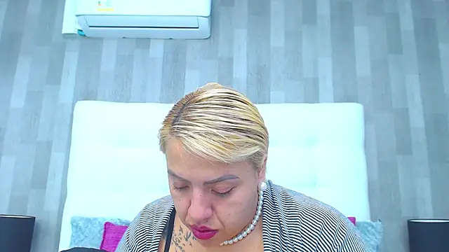 LeahMillerr online show from 02-05-26, 12:45