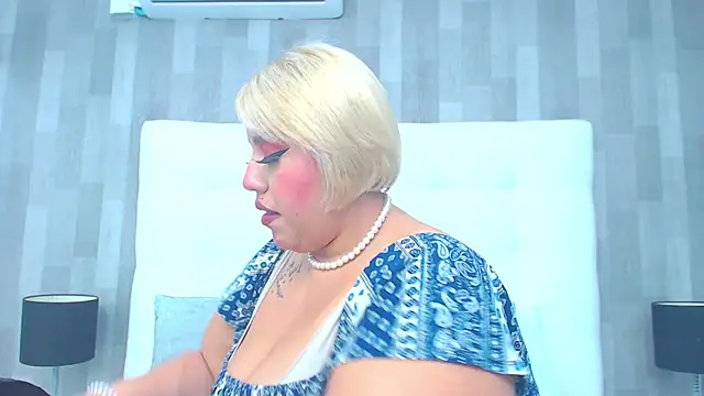 LeahMillerr online show from 05-06-26, 04:33