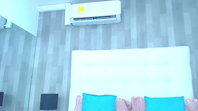 LeahMillerr online show from 12-17-25, 01:16