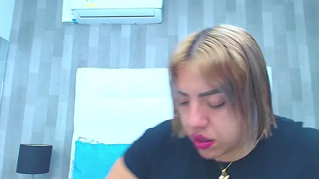 Snapshot of LeahMillerr chatting on 09-17-25, 12:07 LeahMillerr online show from 09-17-25, 12:07