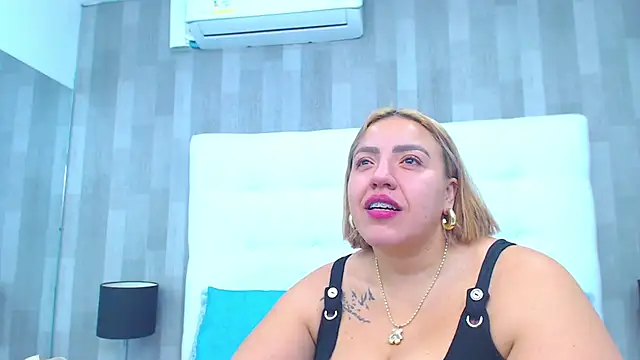 Snapshot of LeahMillerr chatting on 09-09-25, 01:31 LeahMillerr online show from 09-09-25, 01:31