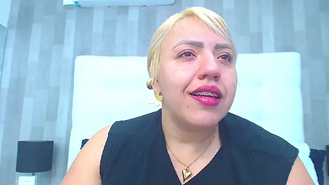 LeahMillerr online show from 12-22-25, 01:11