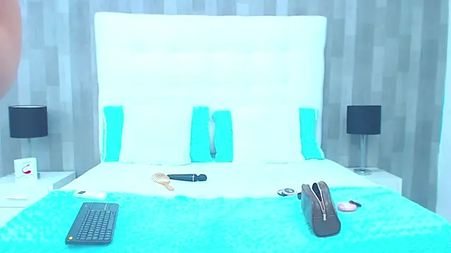 Snapshot of LeahMillerr chatting on 03-21-25, 06:51 LeahMillerr online show from 03-21-25, 06:51