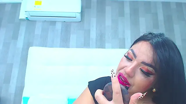 Snapshot of LeahMillerr chatting on 03-22-25, 12:46 LeahMillerr online show from 03-22-25, 12:46