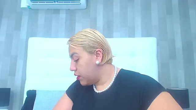 LeahMillerr online show from 01-10-26, 12:44