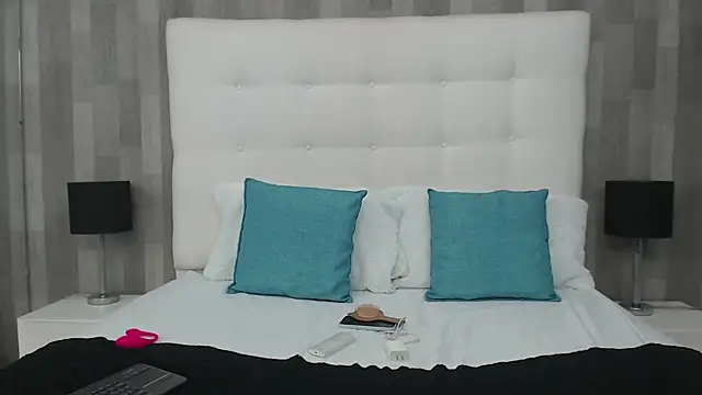 Snapshot of LeahMillerr chatting on 10-17-25, 05:15 LeahMillerr online show from 10-17-25, 05:15