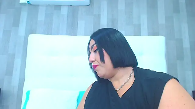 Snapshot of LeahMillerr chatting on 03-21-25, 12:39 LeahMillerr online show from 03-21-25, 12:39