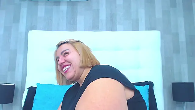 Snapshot of LeahMillerr chatting on 09-23-25, 12:34 LeahMillerr online show from 09-23-25, 12:34