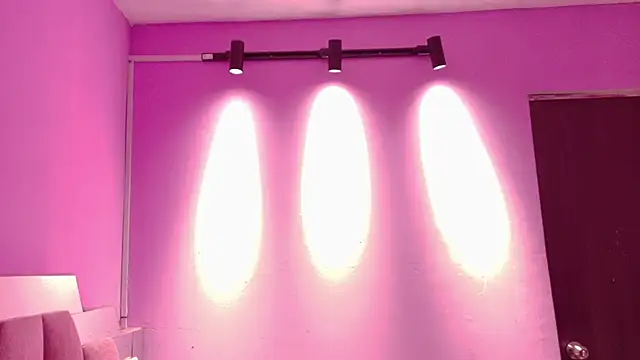 Snapshot of LoveQueen2 chatting on 06-02-26, 11:43 LoveQueen2 online show from 06-02-26, 11:43