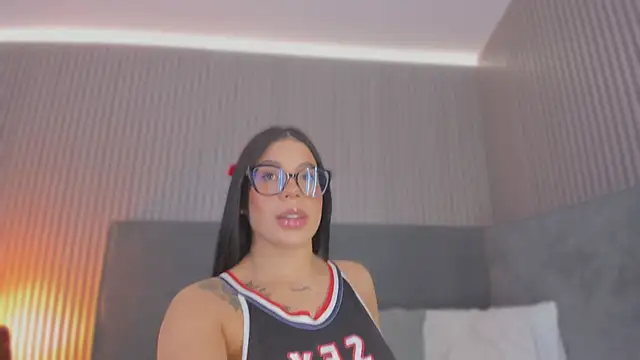 emelie 89 online show from 02-25-26, 10:37