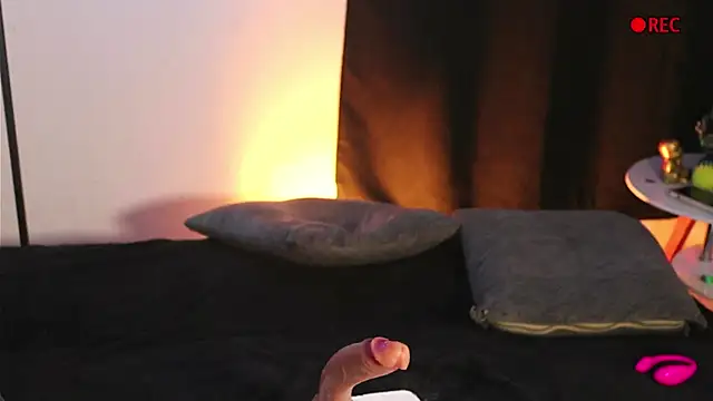 yourtoybella online show from 04-15-26, 07:58