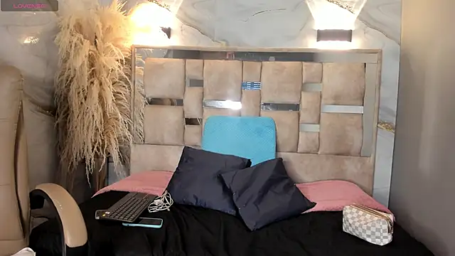 Danielaa a online show from 05-27-26, 11:45
