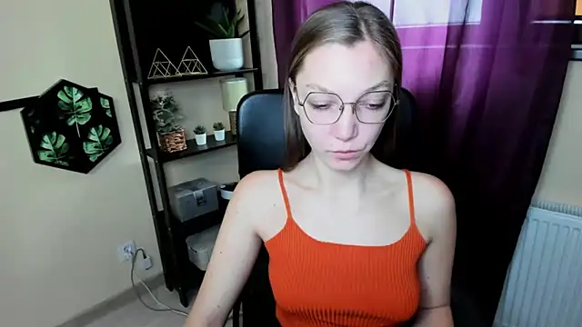 Snapshot of EmillyPlay chatting on 03-21-25, 06:49 EmillyPlay online show from 03-21-25, 06:49
