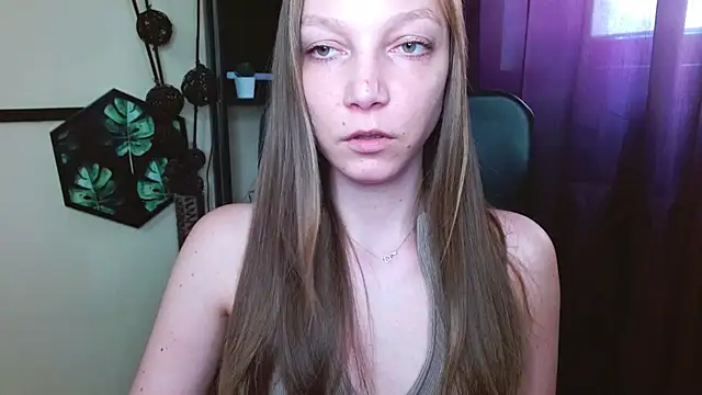 EmillyPlay online show from 04-22-26, 02:02