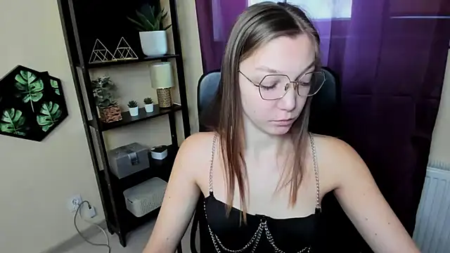 Snapshot of EmillyPlay chatting on 03-18-25, 06:39 EmillyPlay online show from 03-18-25, 06:39