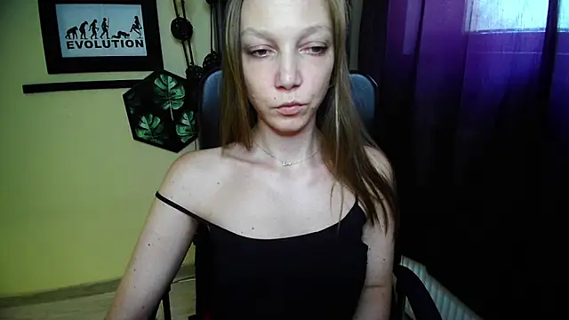 Snapshot of EmillyPlay chatting on 06-03-26, 02:33 EmillyPlay online show from 06-03-26, 02:33
