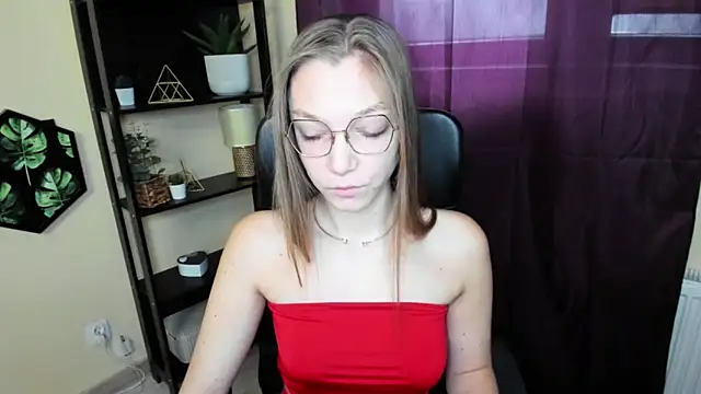 Snapshot of EmillyPlay chatting on 03-11-25, 06:41 EmillyPlay online show from 03-11-25, 06:41