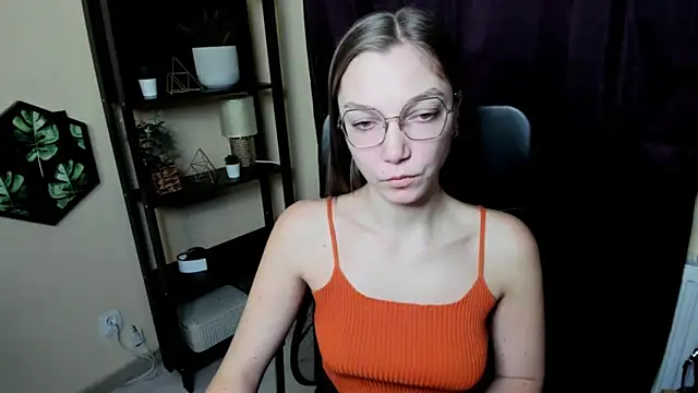 Snapshot of EmillyPlay chatting on 02-19-25, 07:59 EmillyPlay online show from 02-19-25, 07:59