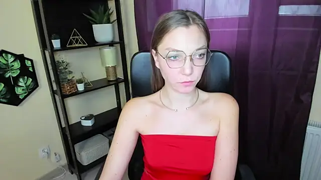 Snapshot of EmillyPlay chatting on 03-11-25, 12:50 EmillyPlay online show from 03-11-25, 12:50