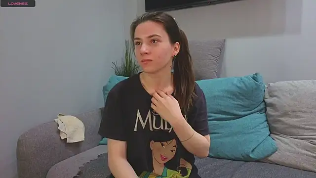 DonnaBurkee online show from 11-17-25, 04:05