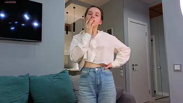 DonnaBurkee online show from 10-19-25, 04:04