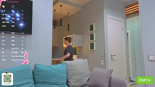 DonnaBurkee online show from 10-30-25, 05:06