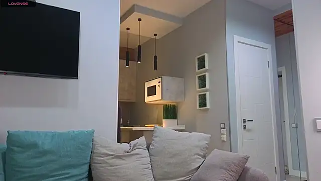 DonnaBurkee online show from 11-08-25, 04:16