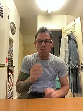 Snapshot of Yourhotboy_42 chatting on 02-08-25, 03:53 Yourhotboy 42 online show from 02-08-25, 03:53