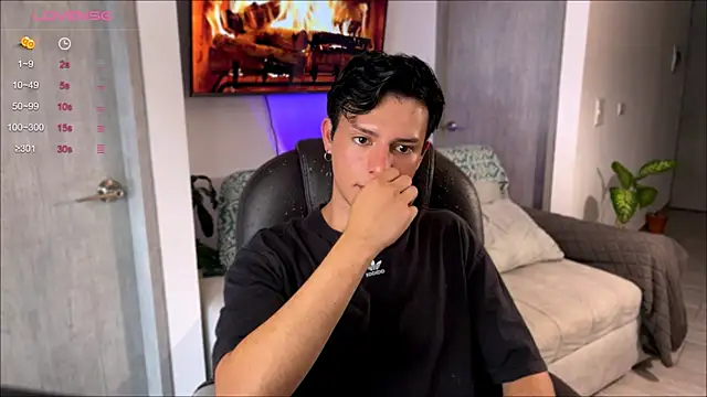 Snapshot of Alexxblue chatting on 01-27-25, 09:44 Alexxblue online show from 01-27-25, 09:44