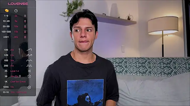 Snapshot of Alexxblue chatting on 02-17-25, 10:49 Alexxblue online show from 02-17-25, 10:49