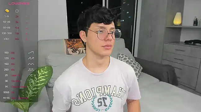 Snapshot of Alexxblue chatting on 12-22-24, 11:20 Alexxblue online show from 12-22-24, 11:20