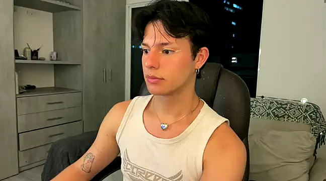 Snapshot of Alexxblue chatting on 12-31-24, 01:57 Alexxblue online show from 12-31-24, 01:57