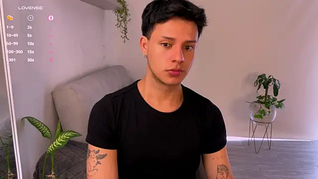 Snapshot of Alexxblue chatting on 10-18-25, 05:15 Alexxblue online show from 10-18-25, 05:15