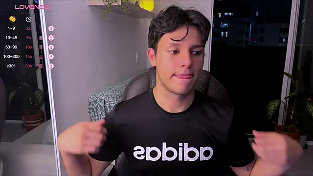 Snapshot of Alexxblue chatting on 03-04-25, 03:11 Alexxblue online show from 03-04-25, 03:11