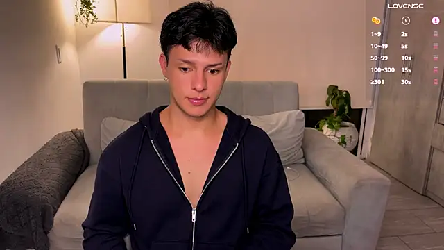 Snapshot of Alexxblue chatting on 12-04-25, 04:00 Alexxblue online show from 12-04-25, 04:00