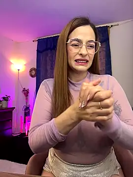 Alessandra Schmoll online show from 10-30-25, 01:53