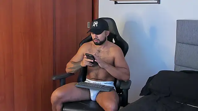 ethaanjones online show from 10-05-25, 03:03