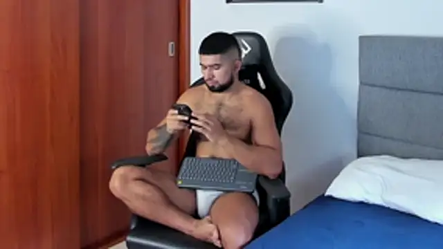 ethaanjones online show from 11-30-25, 01:01