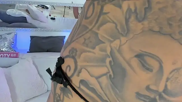 CocoSkyy online show from 02-04-25, 04:39