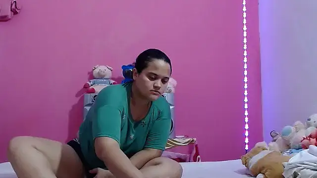Snapshot of brunnette_hot chatting on 07-17-26, 11:18 brunnette hot online show from 07-17-26, 11:18
