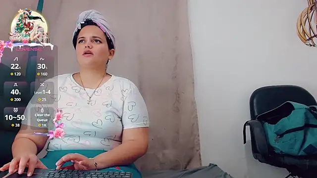 brunnette hot online show from 12-19-25, 10:50