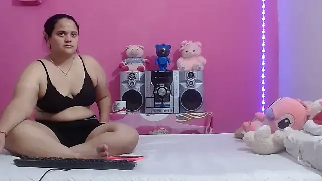 Snapshot of brunnette_hot chatting on 07-10-26, 01:55 brunnette hot online show from 07-10-26, 01:55