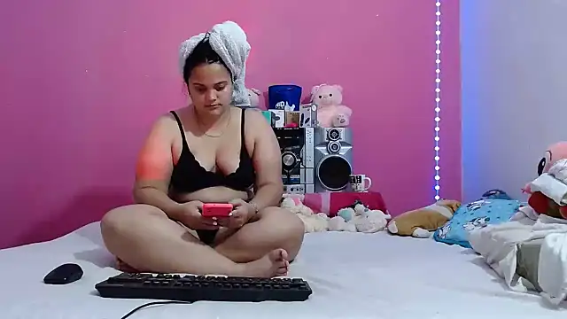 Snapshot of brunnette_hot chatting on 06-26-26, 11:38 brunnette hot online show from 06-26-26, 11:38