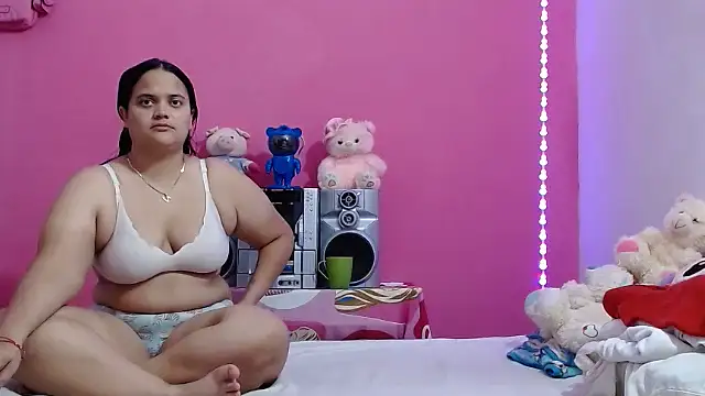 Snapshot of brunnette_hot chatting on 07-15-26, 12:23 brunnette hot online show from 07-15-26, 12:23