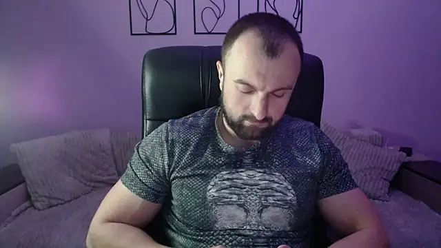 Snapshot of brindlefly6969 chatting on 02-12-26, 01:11 brindlefly6969 online show from 02-12-26, 01:11