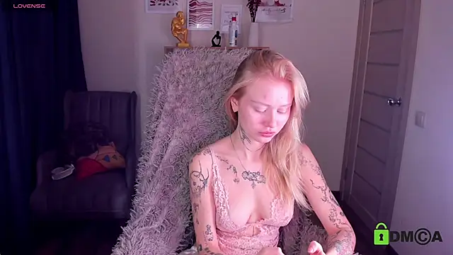 Snapshot of MalenaErnman chatting on 12-07-24, 10:39 MalenaErnman online show from 12-07-24, 10:39