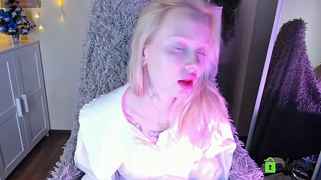Snapshot of MalenaErnman chatting on 12-27-24, 10:23 MalenaErnman online show from 12-27-24, 10:23